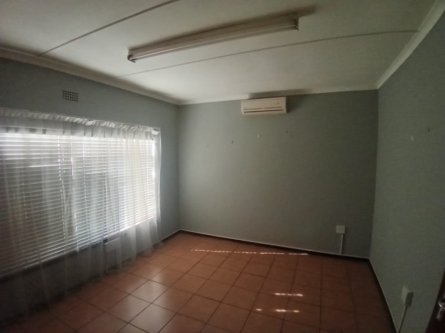 5 Bedroom Property for Sale in Protea Park North West